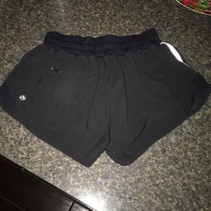 Lululemon hotty hot short 2.5”